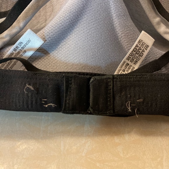 Incredible by Victoria’s Secret Padded Sports Bra 36B - Picture 6 of 6